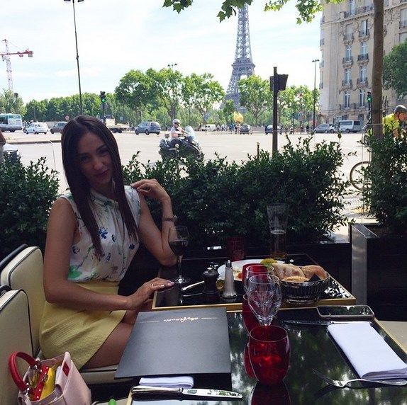Півзахисник "Шахтаря" яскраво відпочиває в Парижі: барвисті фото
