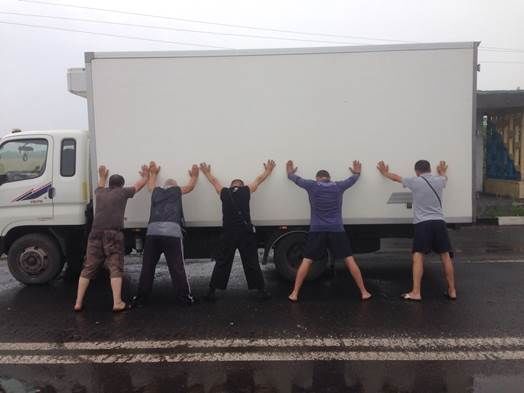 СБУ перехватила грузовики с товарами для главарей "ДНР": опубликованы фото