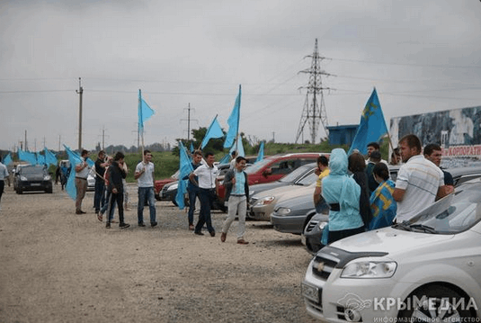 Проливной дождь сорвал провластное "шоу" в Крыму: фотофакт