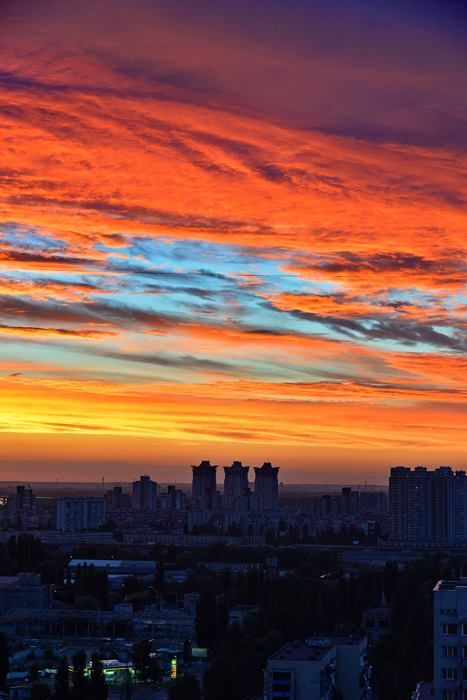 Соцмережі захоплюються заходом сонця в Києві: опубліковані фото