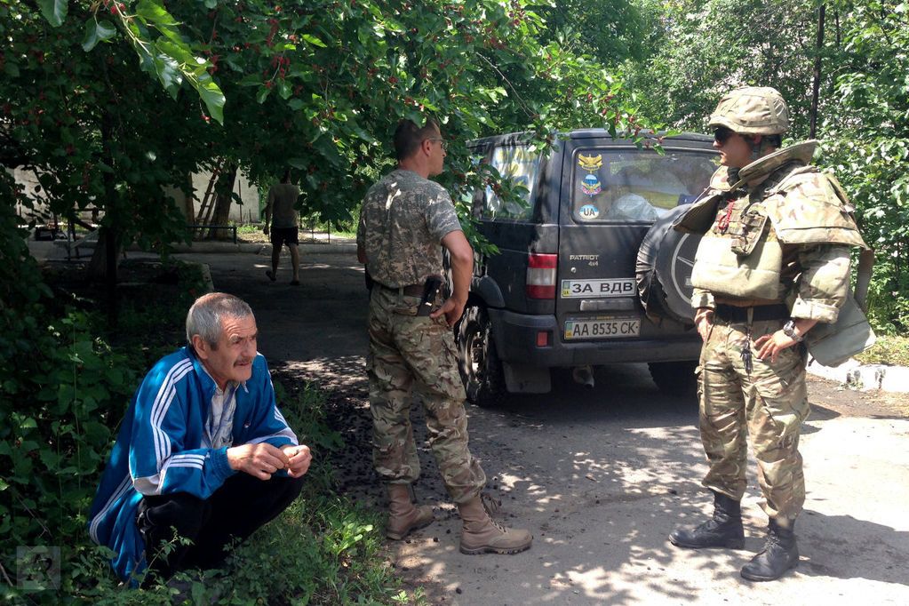 Місто в блокаді: в мережі показали, як живе розгромлена Мар'їнка