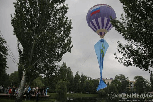 Проливний дощ зірвав провладне "шоу" в Криму: фотофакт