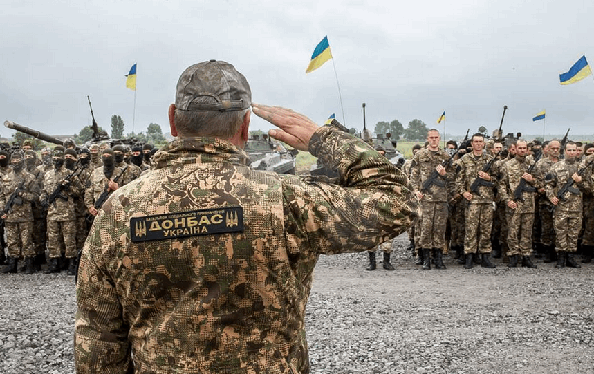 Бійці батальйону "Донбас Україна" прийняли присягу у День Конституції: опубліковані ефектні фото