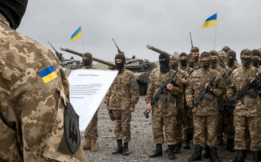 Бійці батальйону "Донбас Україна" прийняли присягу у День Конституції: опубліковані ефектні фото