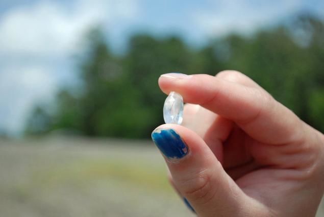 Жінка знайшла в американському парку величезний алмаз: фотофакт