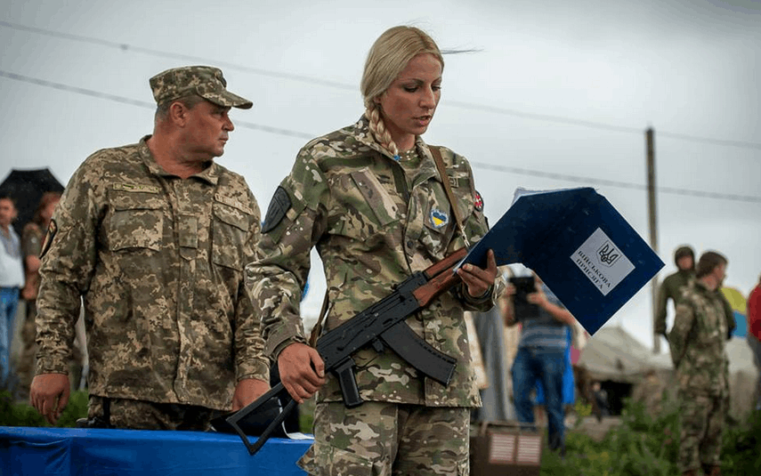 Бійці батальйону "Донбас Україна" прийняли присягу у День Конституції: опубліковані ефектні фото