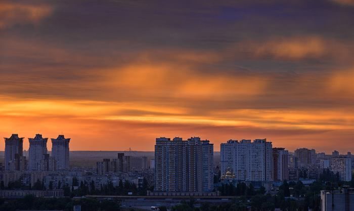 Огненные небеса. Сказочный закат в Киеве взорвал сеть: фоторепортаж
