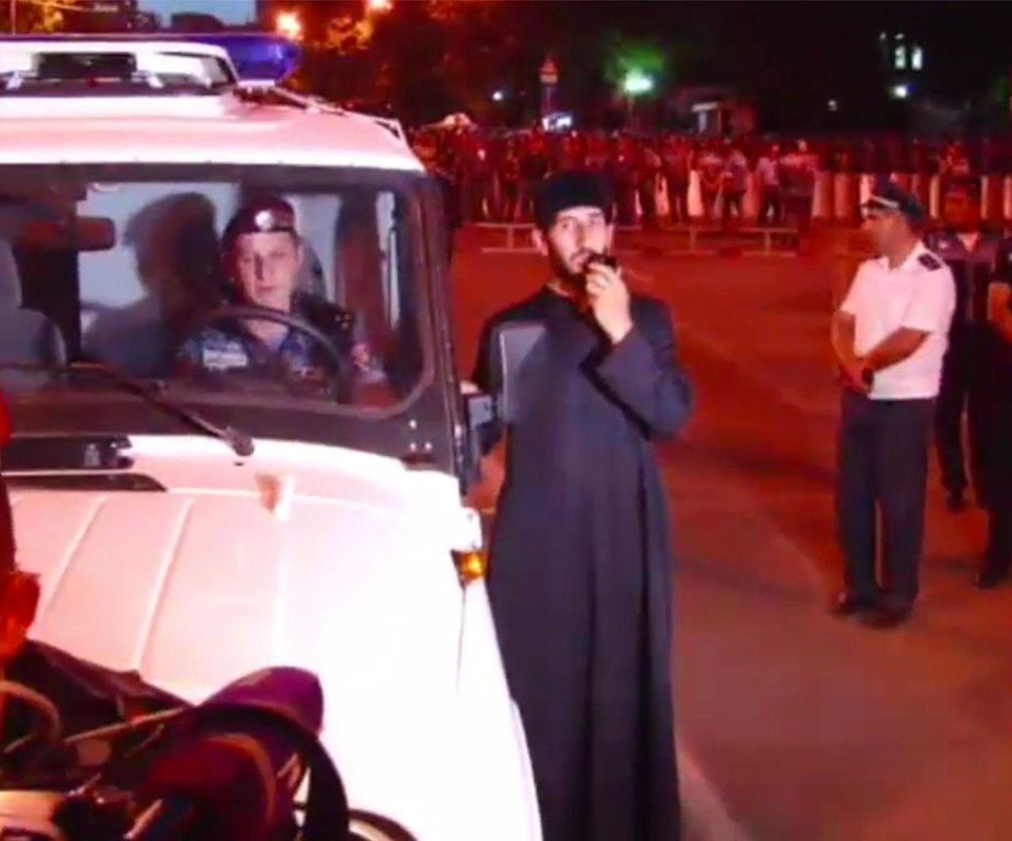 Майдан в Ереване: на площади потушили свет. Онлайн-трансляция