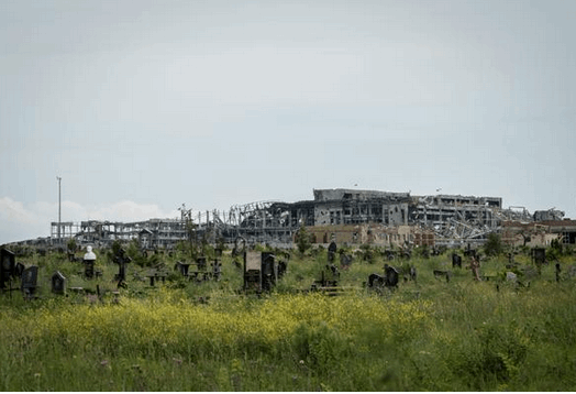 Забута Богом земля. У мережі показали зруйнований монастир поблизу донецького аеропорту
