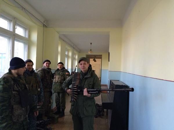 Російські терористи використовують школу-інтернат у Стаханові як військову базу: зібрані фотодокази