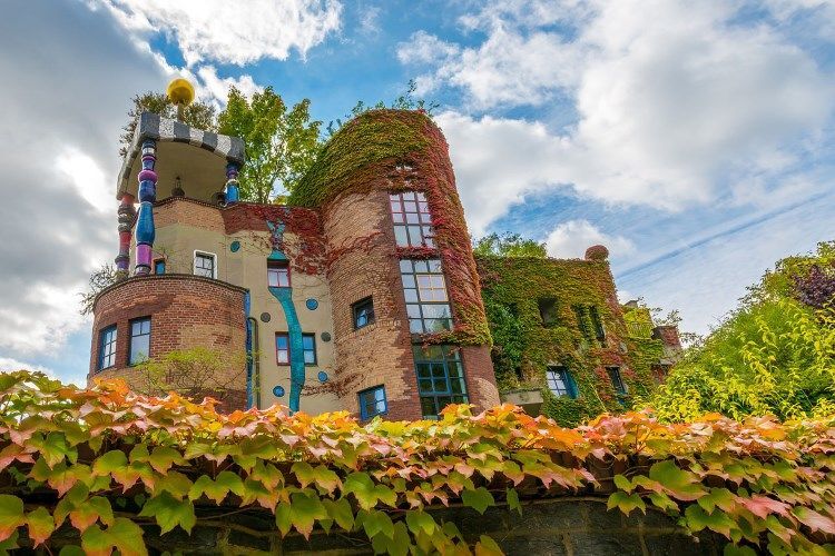Просто сказка: потрясающие "живые" дома знаменитого архитектора Хундертвассера