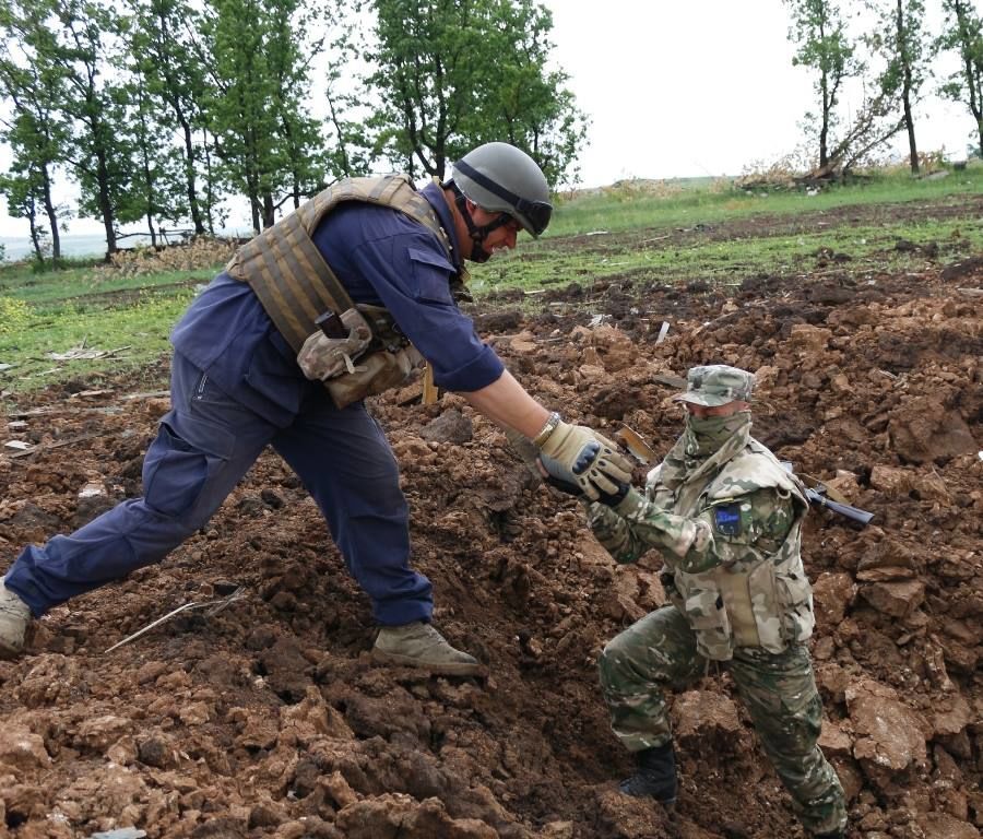 Как "Тарантино" и Ко очищают Донбасс от снарядов террористов: фотофакт
