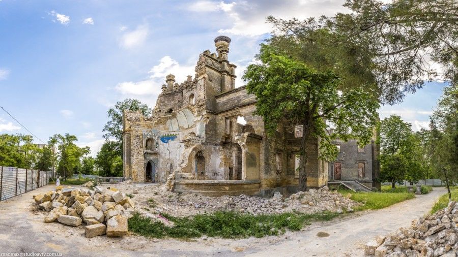 Украина теряет свою историю: в Одессе разрушается знаменитый замок Курисов. Фотофакт