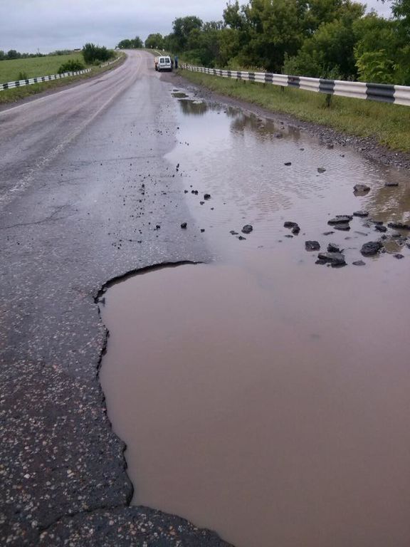 "Дороги немає". Біля Кривого Рогу сталося страшне ДТП: фото аварії