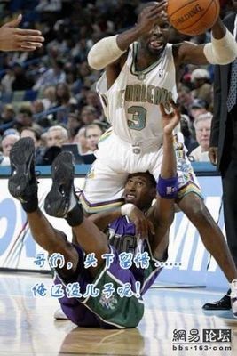 Курьезный баскетбол: смешные фото со спортсменами стали хитом интернета