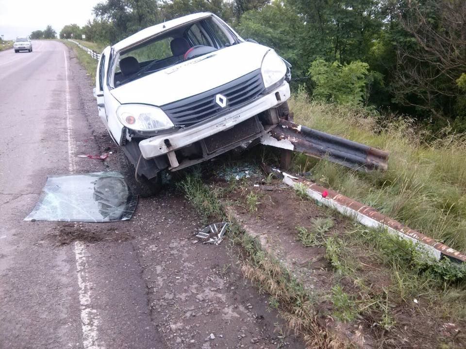 "Дороги нет". Возле Кривого Рога произошло жуткое ДТП: фото аварии