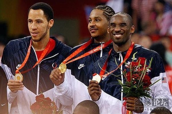 Курйозний баскетбол: смішні фото зі спортсменами стали хітом інтернету