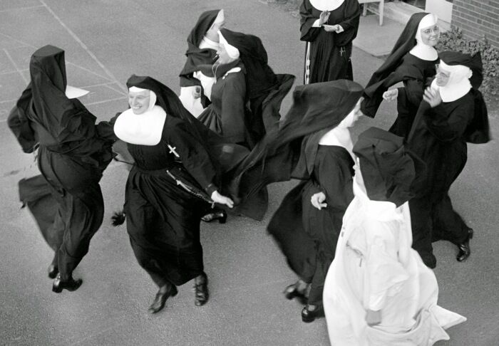 25 фото веселых монахинь, которые наслаждаются радостями жизни