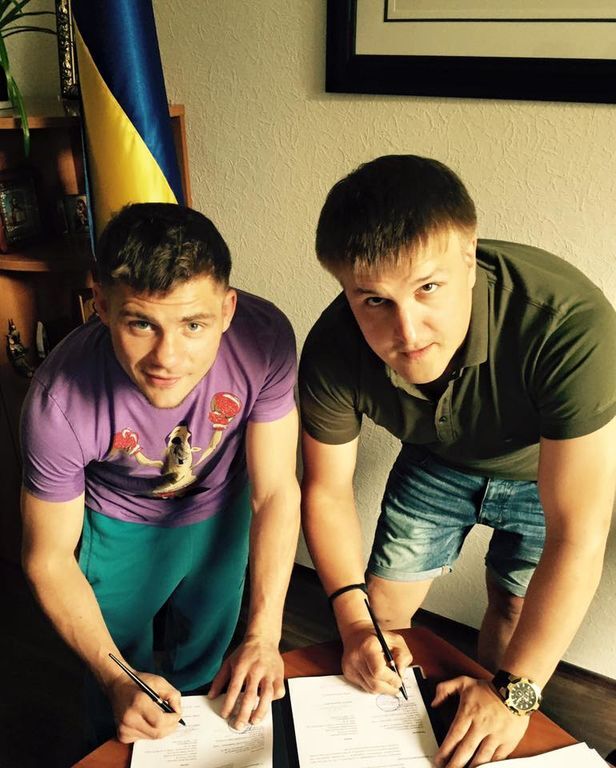 Кличко подписали звездного украинского боксера