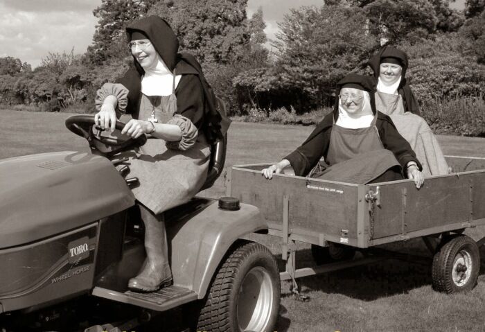 25 фото веселых монахинь, которые наслаждаются радостями жизни
