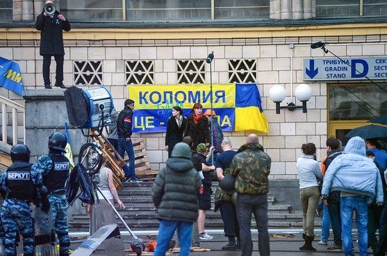 Кошмар Путіна: в центрі Москви виріс Майдан з шинами і українським прапором. Фотофакт