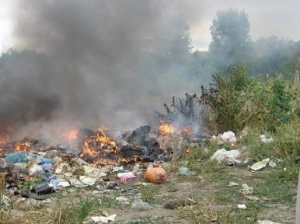 Масштабный пожар в Киеве: загорелось 1,5 га мусорной свалки