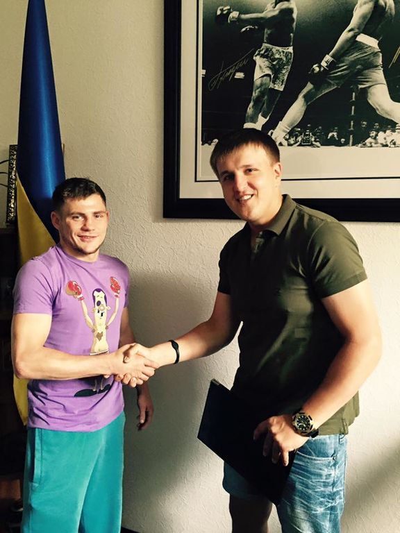 Кличко подписали звездного украинского боксера