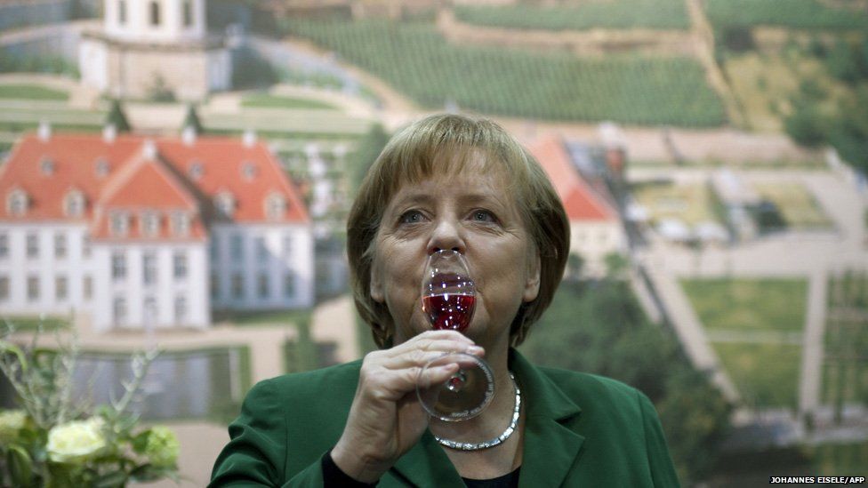 Меркель підкорила генсека НАТО своїм умінням пити алкоголь
