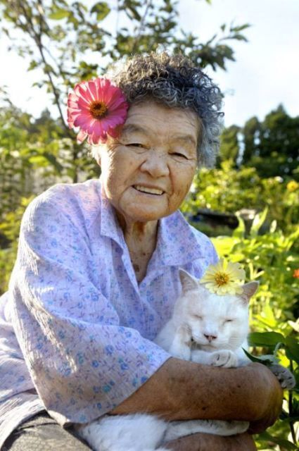 Трогательная фотоистория дружбы бабушки и кота