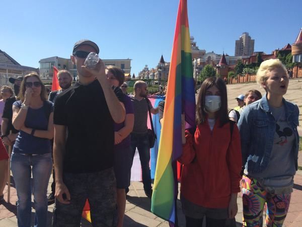 Петарды, ранения и задержания: в столице состоялся КиевПрайд