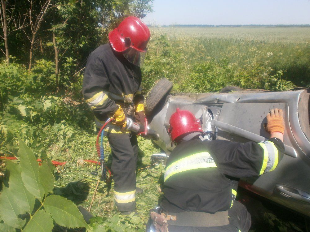 На Киевщине иномарка с детьми вылетела в кювет: погиб водитель 