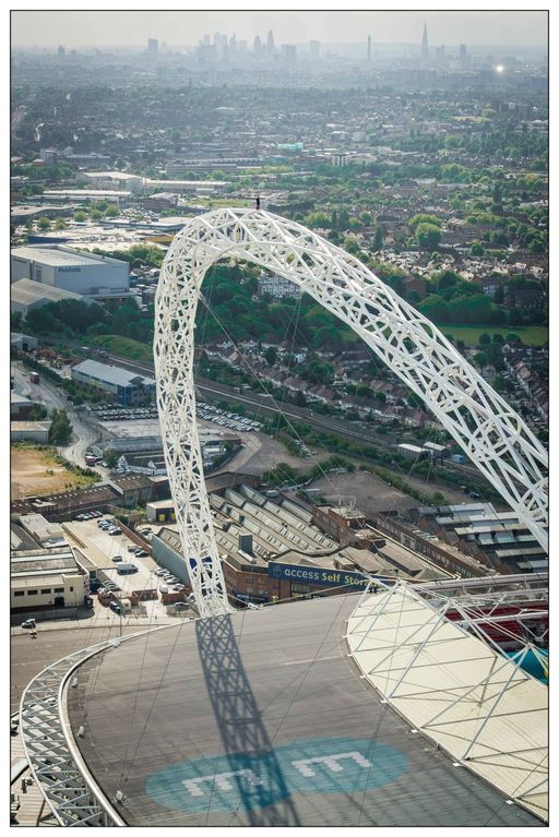 Британець зробив селфі на 122-метровій арці "Уемблі": шокуючі фото