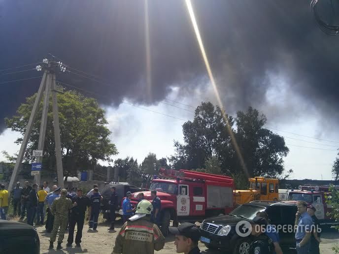 Пожар на нефтебазе в Василькове: проходит массовая эвакуация