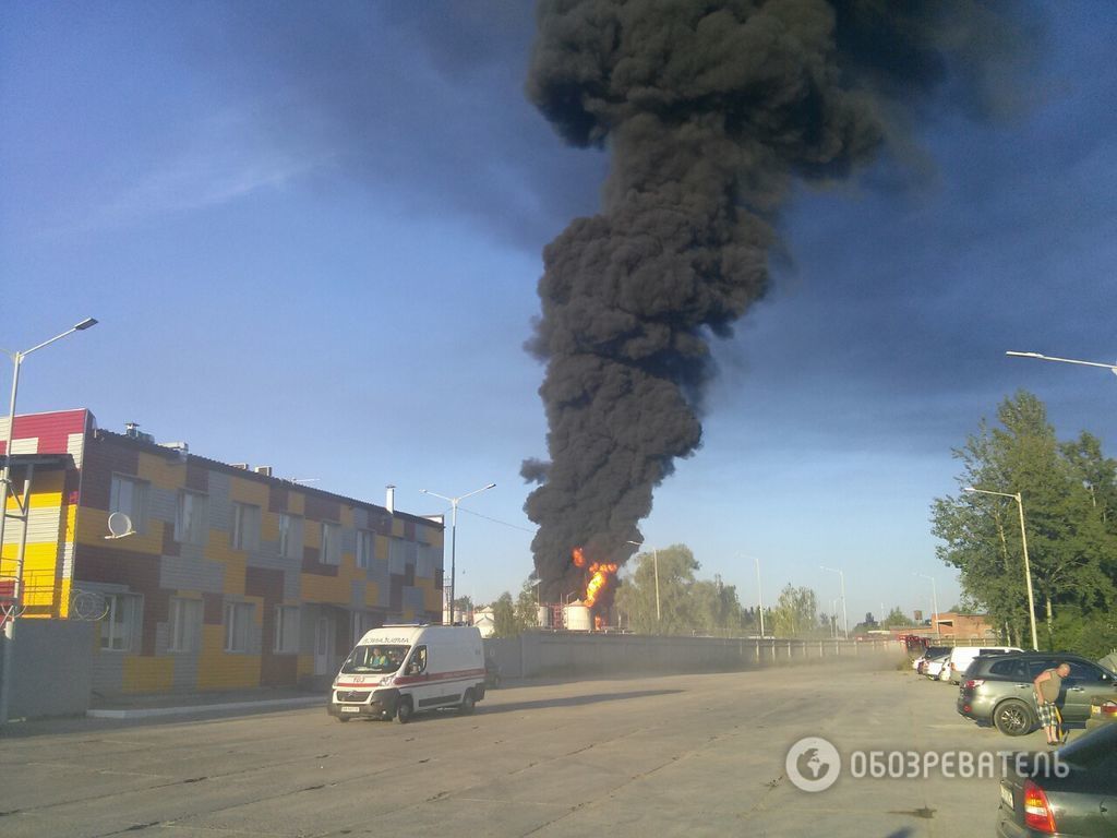 Пожежа на нафтобазі у Василькові: хроніка подій, фото і відео