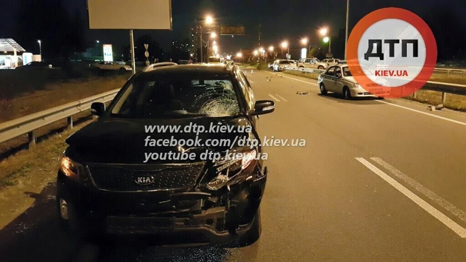Смертельное ДТП в Киеве: автомобиль сбил перебегавшего дорогу пешехода