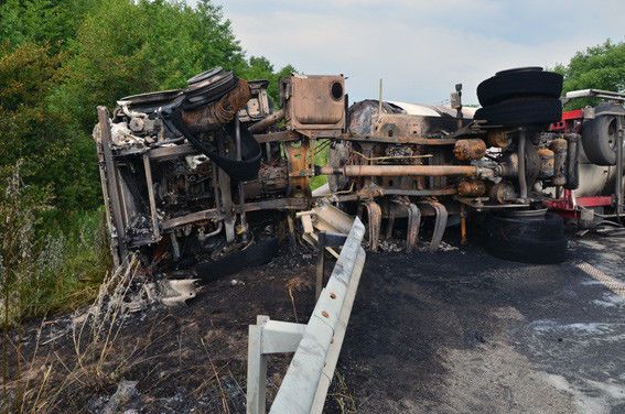 На Житомирщині дорогу залило рідким милом: спалахнула пожежа