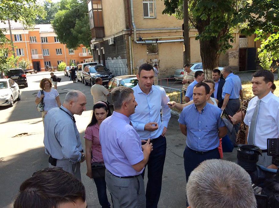 Кличко возмутился "продленным" отсутствием горячей воды в Киеве