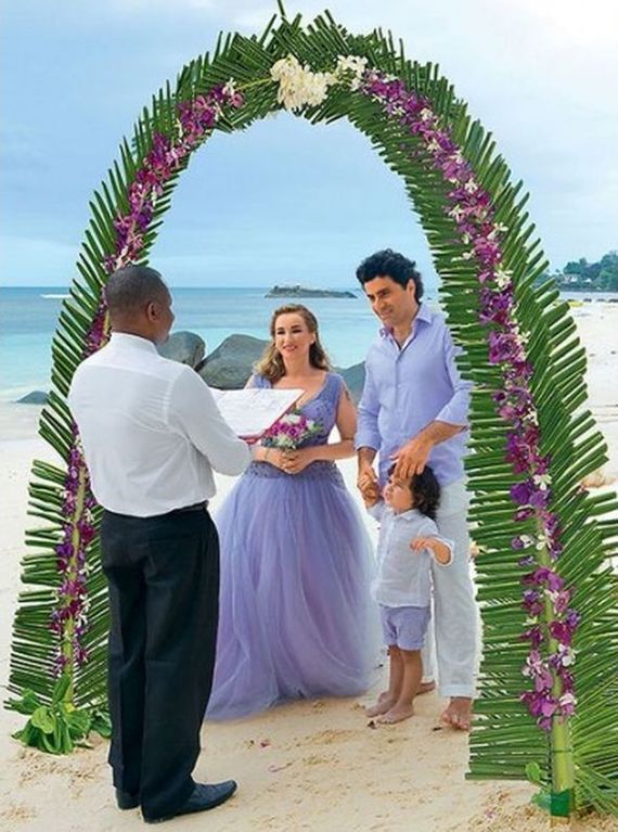 В сети появились первые фото со свадьбы Анфисы Чеховой на Сейшелах
