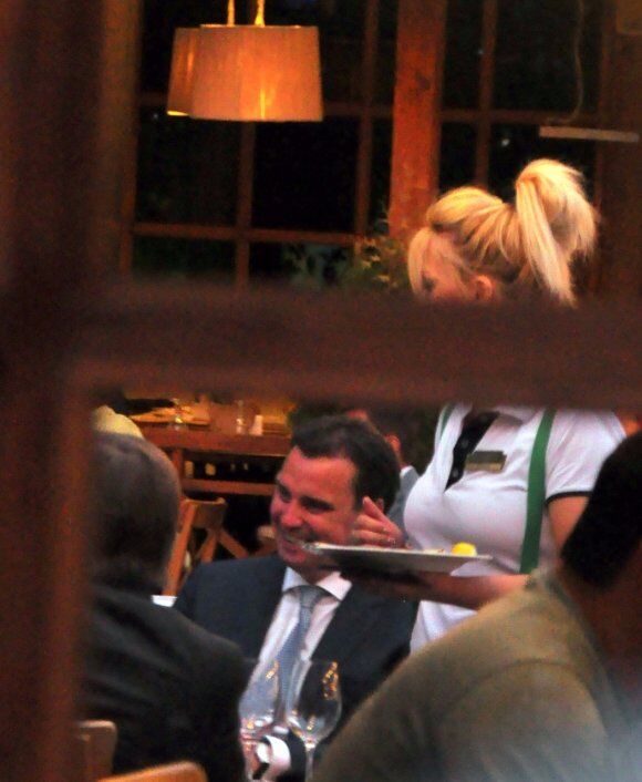 Абромавічус відпочив у дорогому ресторані з президентом "Київстару": опубліковані фото