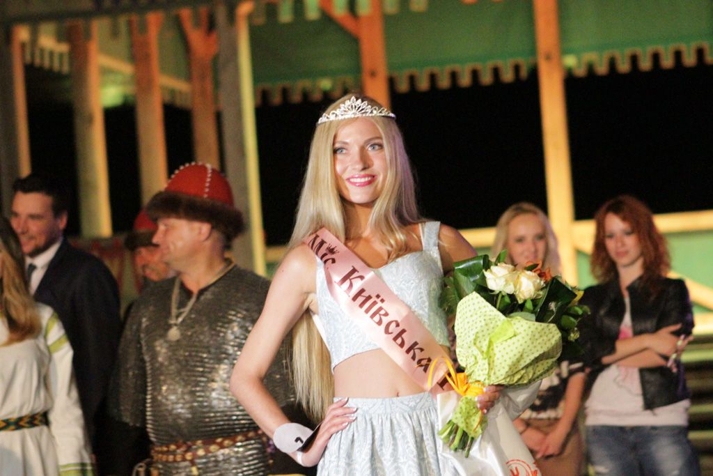 21-летняя студентка из Киева завоевала титул "Мисс Киевская Русь": фото красавиц