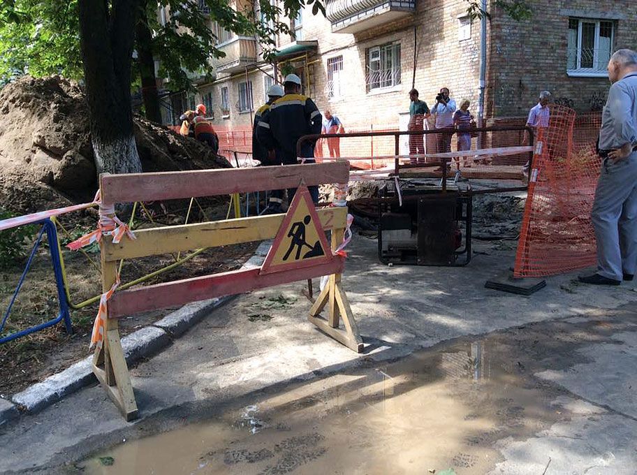Кличко возмутился "продленным" отсутствием горячей воды в Киеве