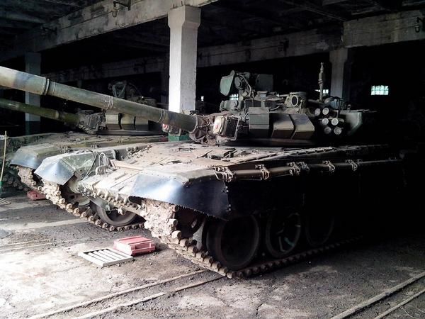 В Горловке на "Стироле" нашли российские танки: фотофакт