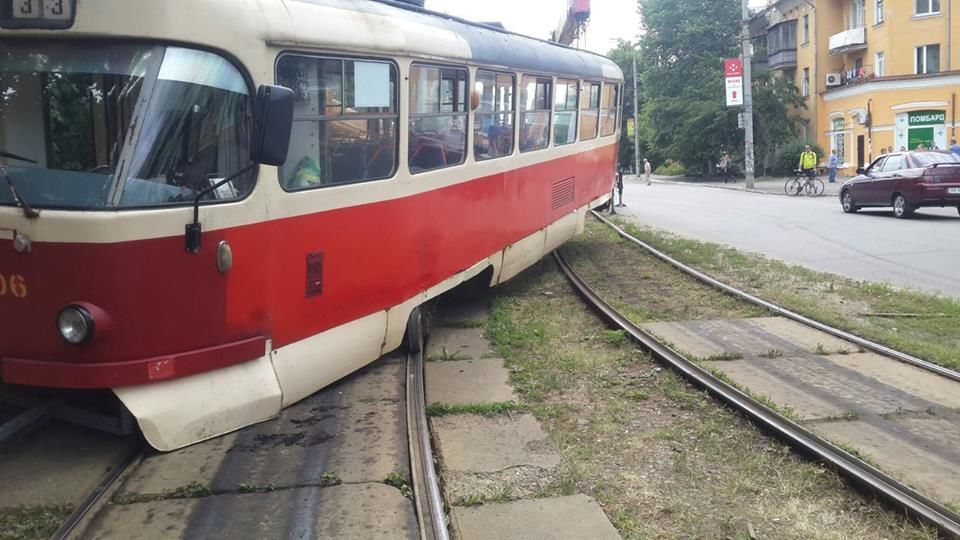 У Києві зійшов із рейок трамвай: фотофакт - 1 липня 2015
