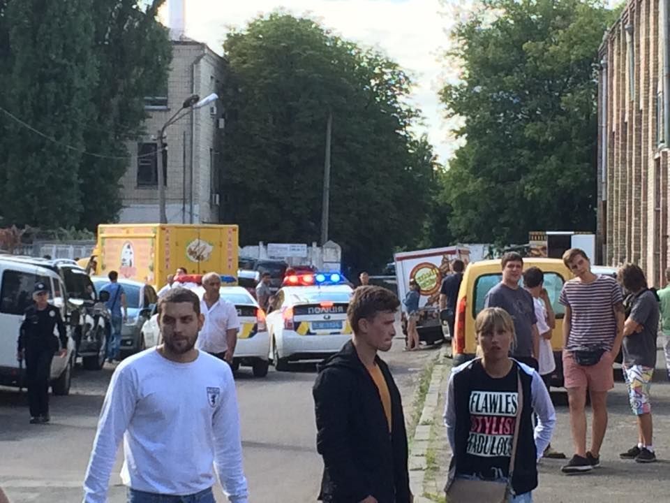 "Красные береты" в Киеве задержали более 15 владельцев МАФов: фотофакт