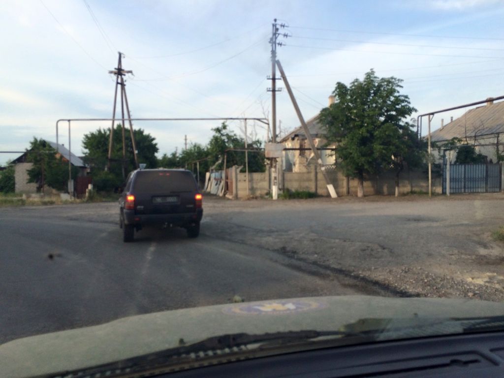 Брат біля воріт. У мережі показали, на що перетворилася Станиця Луганська