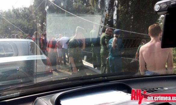 В Крыму перевернулся танк: опубликованы фото и видео