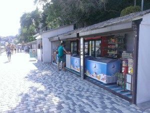 Тоска зеленая: крымский бандеровец показал "наплыв" туристов в Ялту – фотофакт