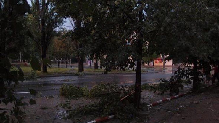 Донецьк знову потрапив під обстріл: фото наслідків