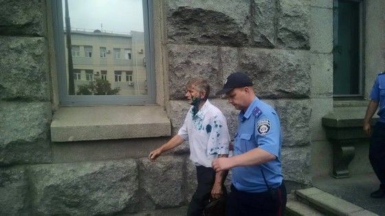 В Харькове депутата облили зеленкой из-за России: опубликованы фото