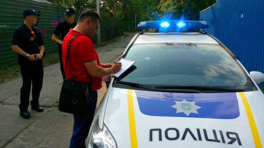 Штурм особняка на Трухановом острове: "Автомайдан" вместе с "копами" послали на три буквы